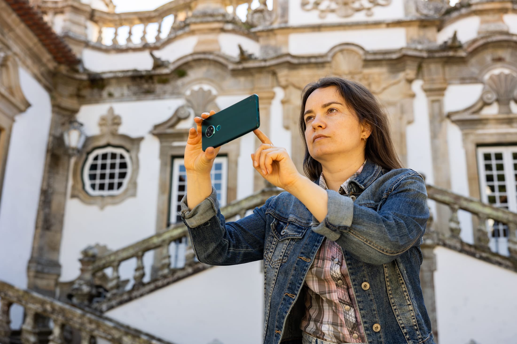 Traveler planning a one-week Portugal route around major landmarks
