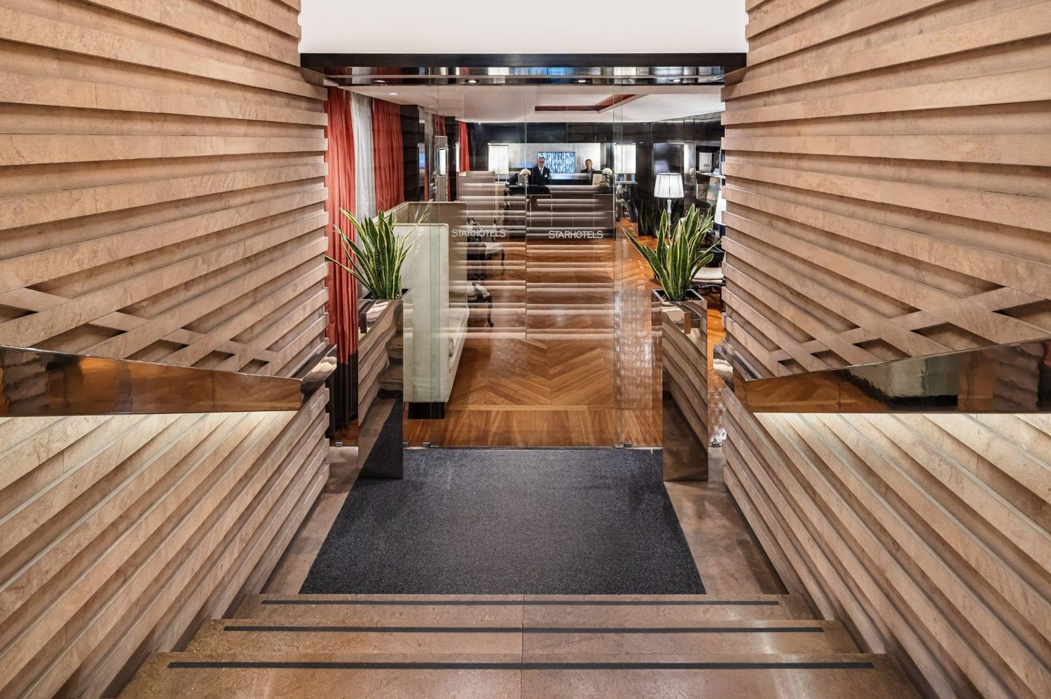 Entrance and lobby at Starhotels Anderson