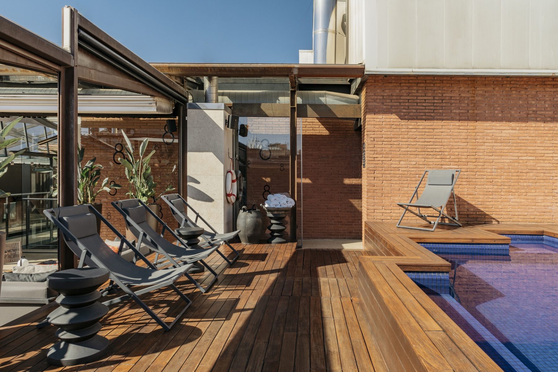 Shared rooftop pool and loungers at Granados83.