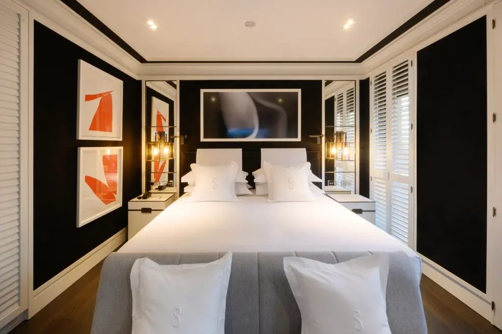Patio Views bedroom at Seventy Barcelona.