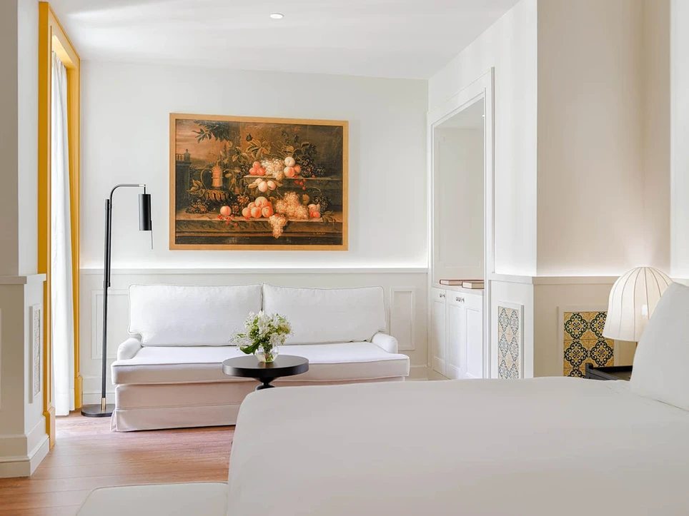 Family Room at H10 Casa de la Plata with king-size bed and sofa seating