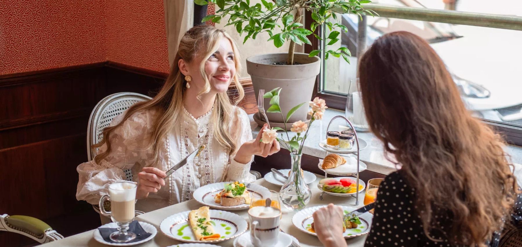 Diners and breakfast dishes at Brasserie L’Olympique.