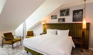 Saski King Courtyard bedroom with framed pictures above the bed.