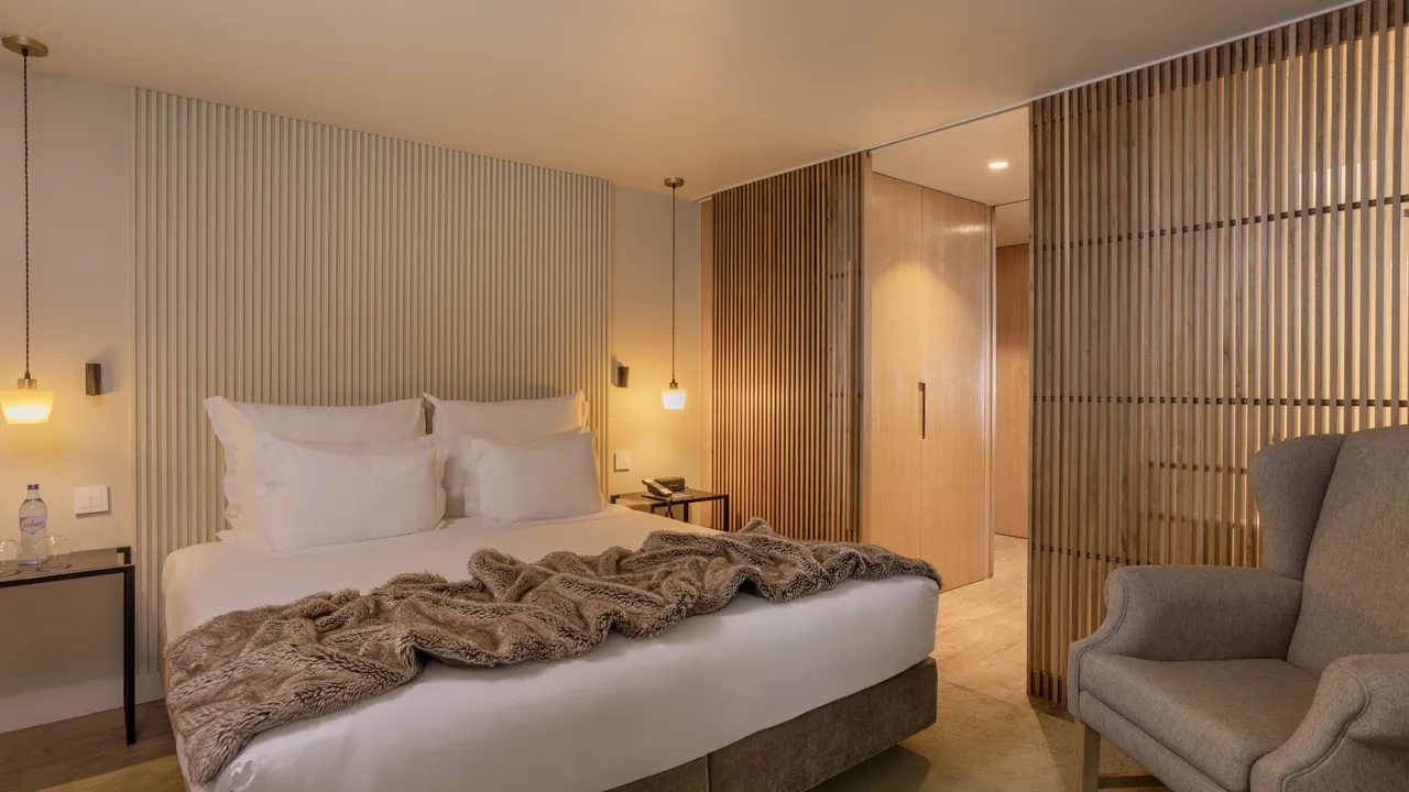 One bedroom in the Superior Two Bedroom category at Memmo Príncipe Real