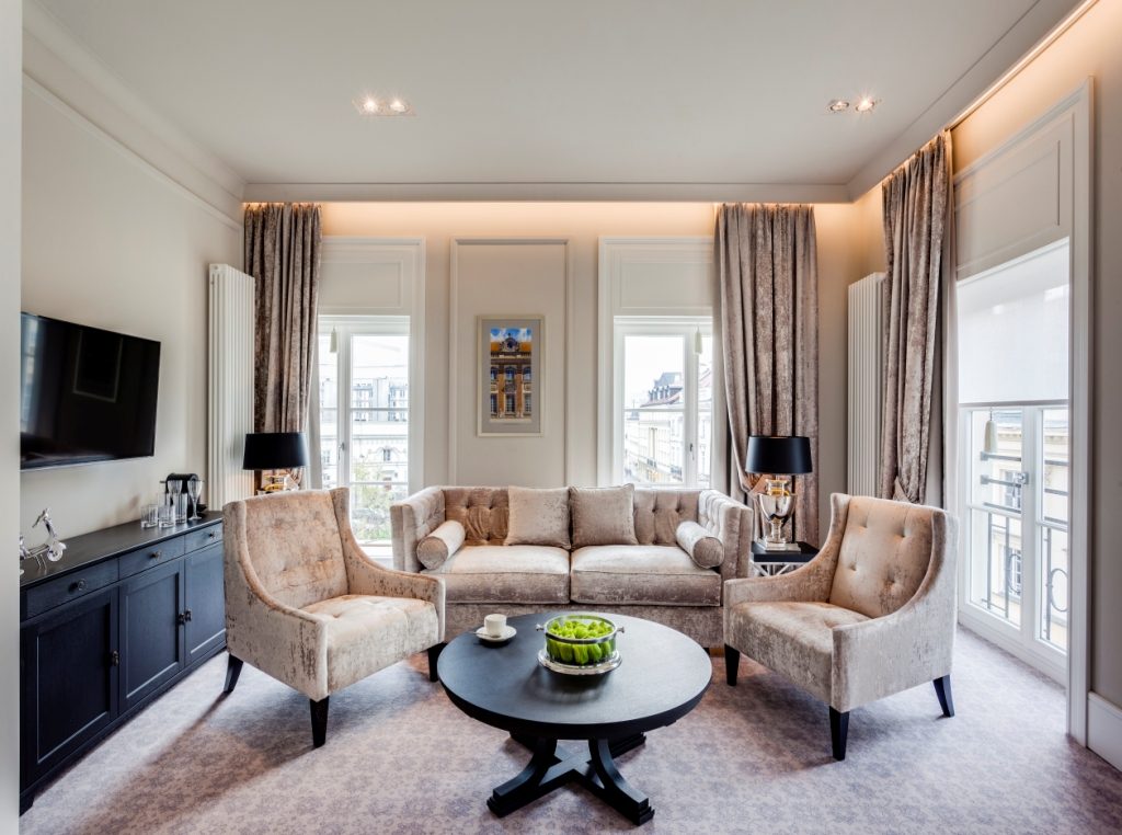 Sofa and armchairs in Bellotto’s Apartament gallery