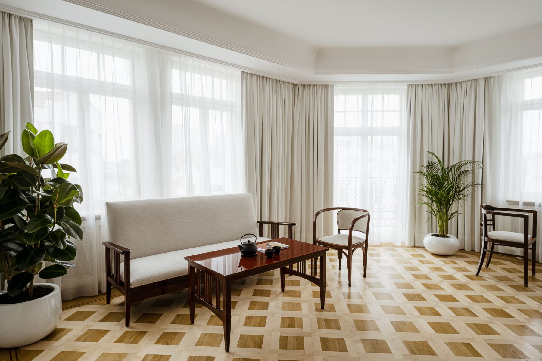 Parquet floor and curved windows in a Nobu Warsaw Art Deco Suite sitting area